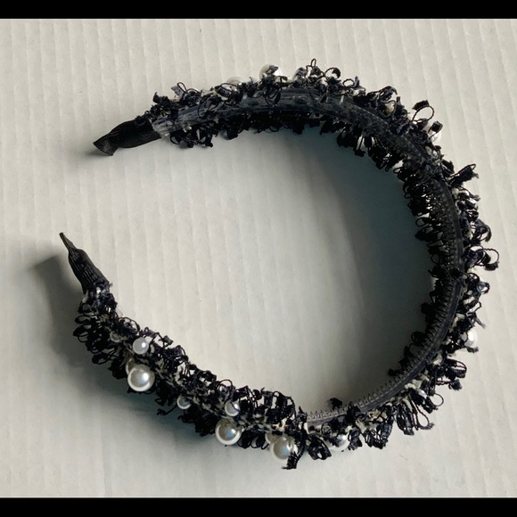 🆕 2/$20 Tweed and pearl headband - Picture 2 of 3